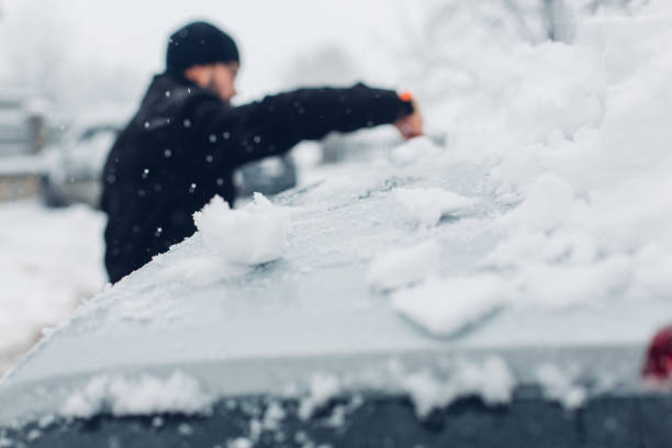 Очистка снега с крыш, удаление наледи и сосулек в Минске и Минской области 